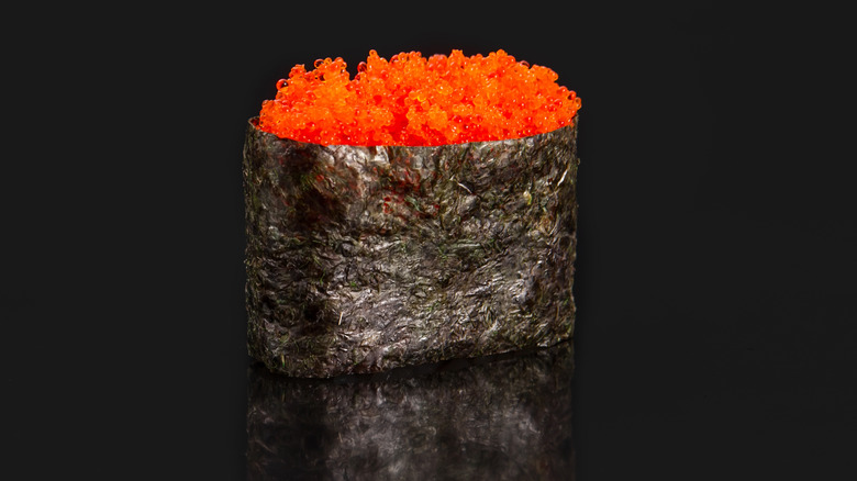 A piece of tobiko gunkan maki