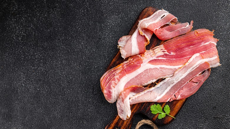 Uncooked strips of bacon
