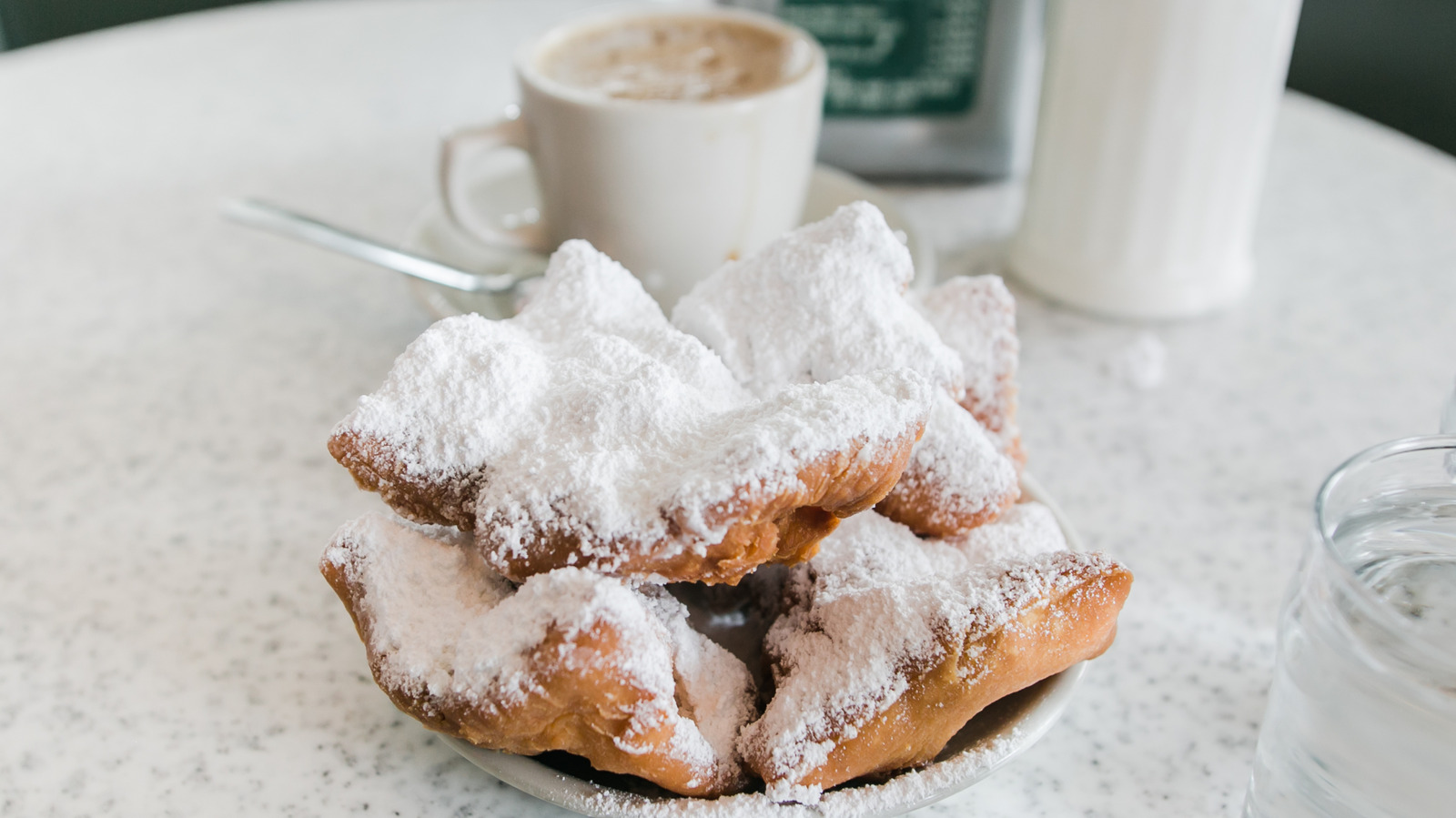 <a href="https://www.foodrepublic.com/2079102/what-makes-cafe-du-monde-beignets-unique/" target="_blank">What Makes Café Du Monde’s Beignets So Special</a>