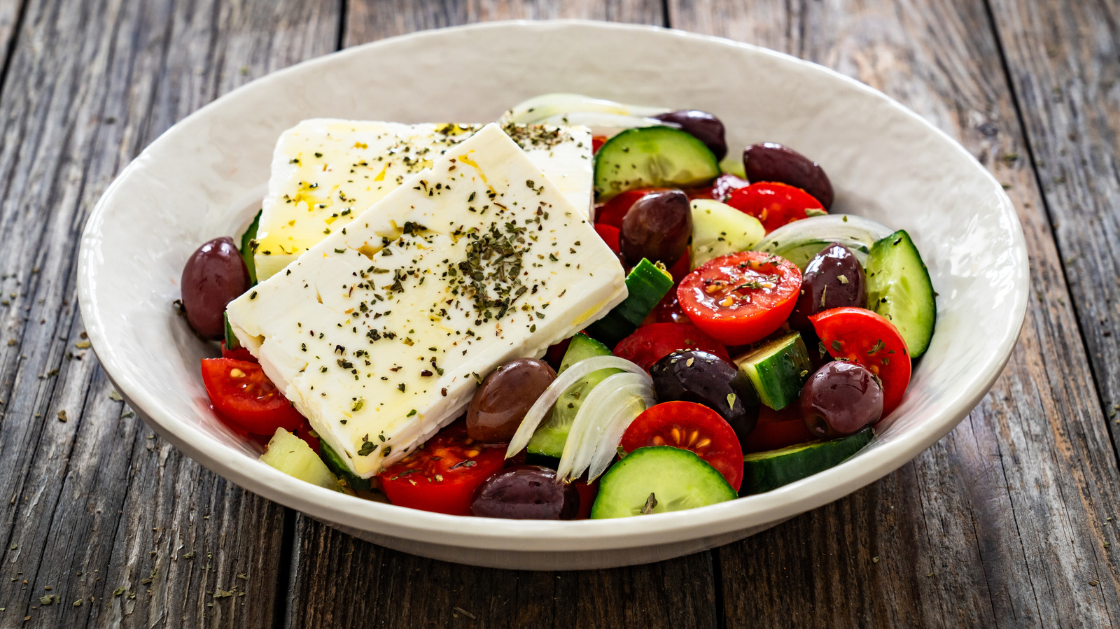 <a href="https://www.foodrepublic.com/1961669/greek-salad-detroit-local/" target="_blank">What Makes Detroit’s Iconic Greek Salad Different From The Rest?</a>