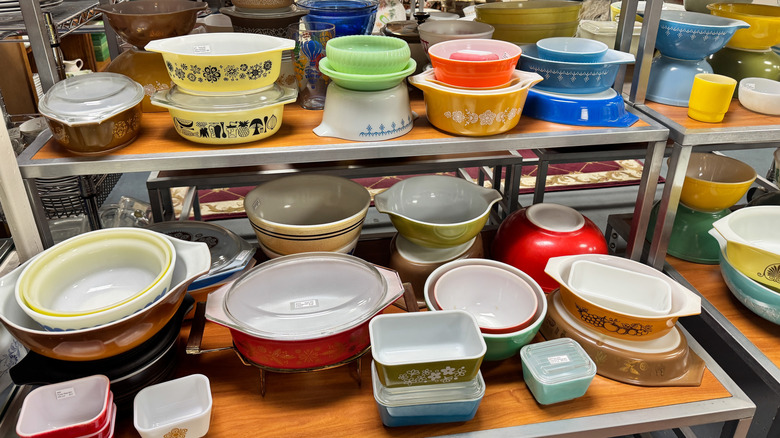 Vintage Pyrex dishes at a thrift store.