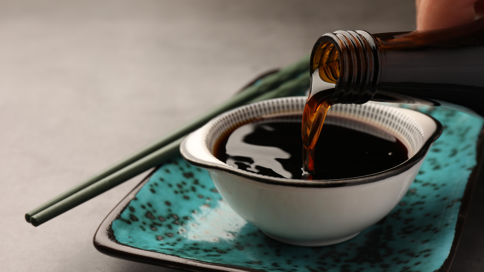 <a href="https://www.foodrepublic.com/1810300/light-vs-dark-soy-sauce/" target="_blank">What Really Separates Light And Dark Soy Sauce</a>