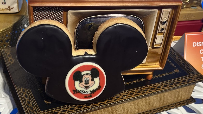 mickey mouse club hat cookie