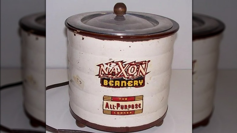 A classic Naxon Beanery slow cooker.
