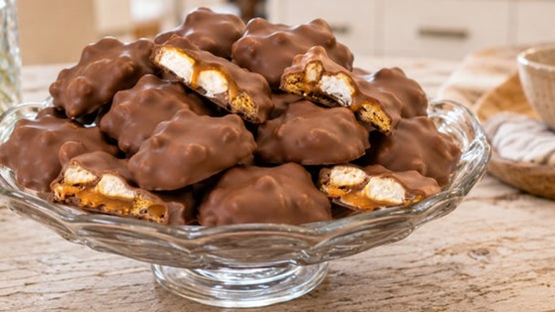 A serving plate contains s'mores treats.
