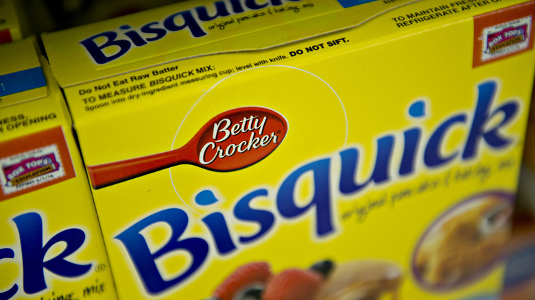 box of bisquick pancake mix