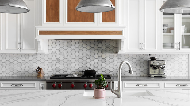 hexagonal backsplash in white kitchen