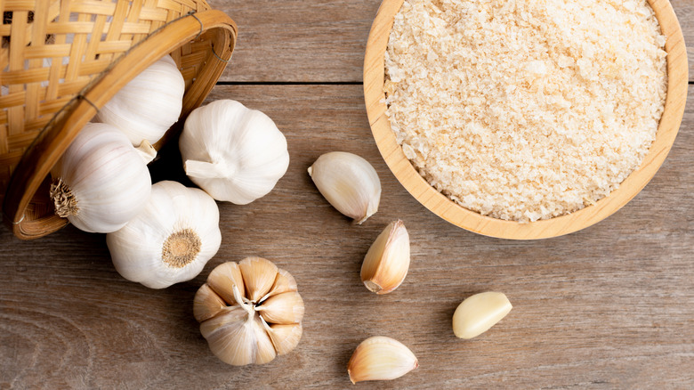 Garlic cloves next to garlic powder