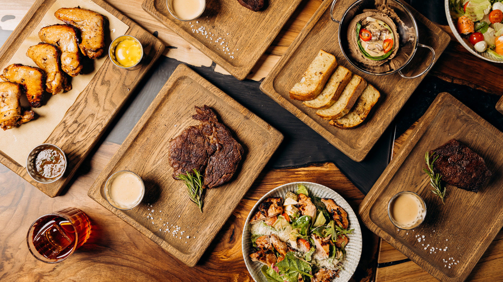 <a href="https://www.foodrepublic.com/2213264/steakhouse-chain-biggest-menu-outback/" target="_blank">Which Major Steakhouse Chain Has The Biggest Menu?</a>