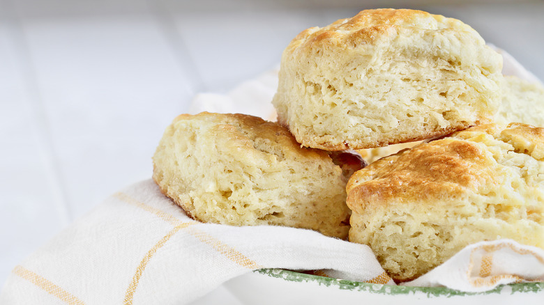 Fluffy buttermilk biscuits 