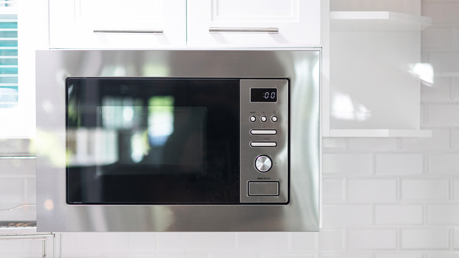 <a href="https://www.foodrepublic.com/2212257/higher-microwave-wattage-con/" target="_blank">Why A Higher Microwave Wattage Isn’t Always Better</a>