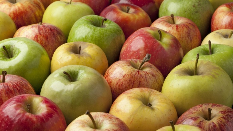 Red apples 