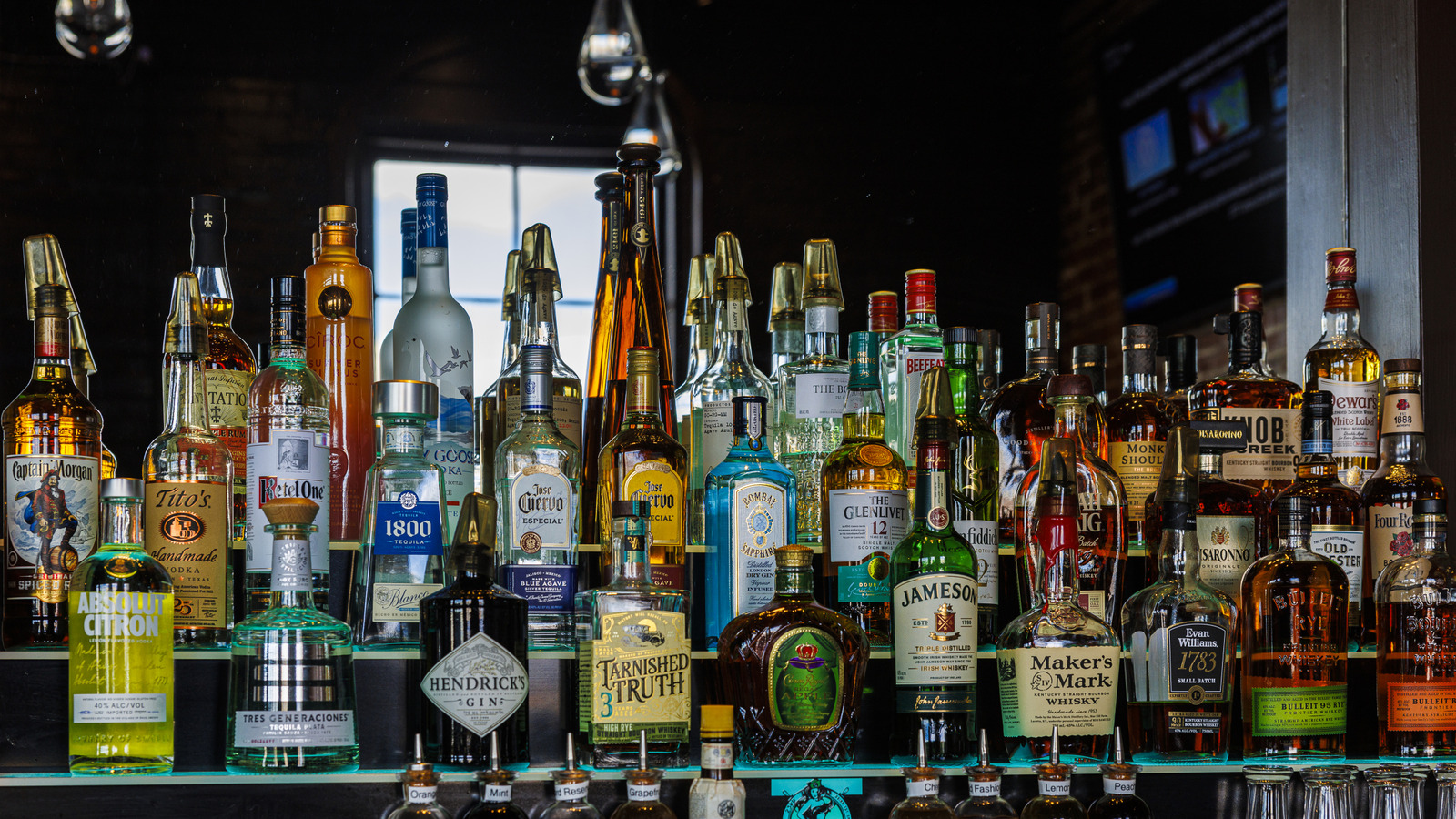 <a href="https://www.foodrepublic.com/2203501/why-bars-mirrors-behind-liquor/" target="_blank">Why Bars Have Mirrors Behind The Liquor (It’s More Than Just Appearance)</a>