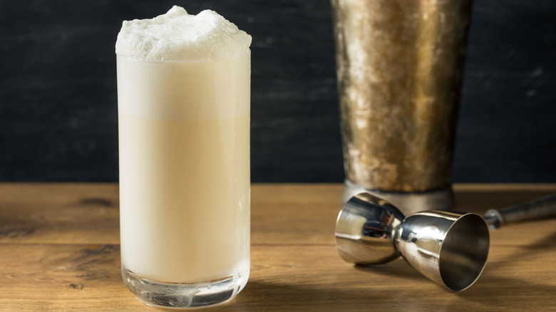 Ramos gin fizz cocktail