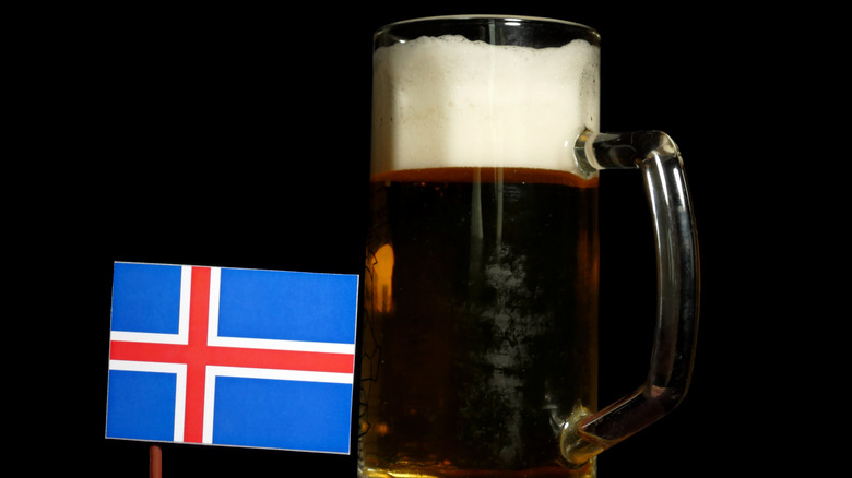 Mug of beer with an Icelandic flag