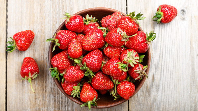 A bowl of strawberries