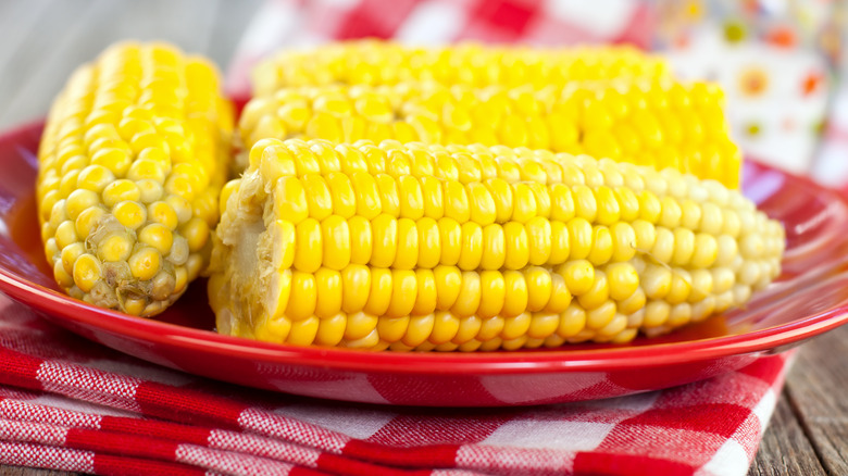 boiled corn on the cob