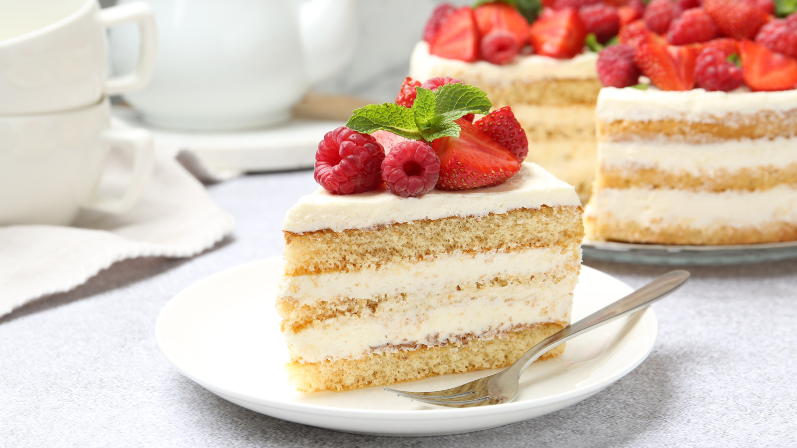 <a href="https://www.foodrepublic.com/1795275/can-you-use-bread-flour-cakes/" target="_blank">Why Bread Flour Isn’t Ideal For Cakes</a>