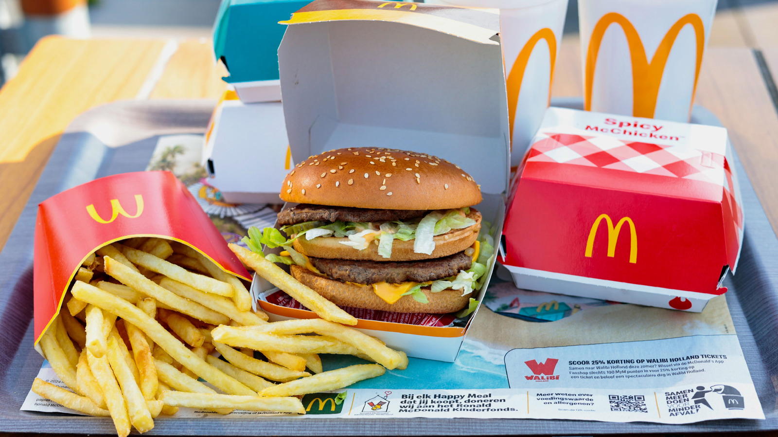 <a href="https://www.foodrepublic.com/2136532/why-mcdonalds-food-does-not-rot/" target="_blank">Why Does McDonald’s Food Reportedly Not Rot When Sitting Out For Days?</a>