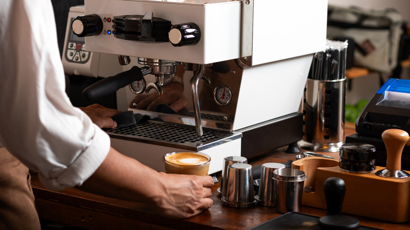 <a href="https://www.foodrepublic.com/1915681/expensive-espresso-machines-not-best/" target="_blank">Why Expensive Espresso Machines May Not Always Be The Best Choice</a>