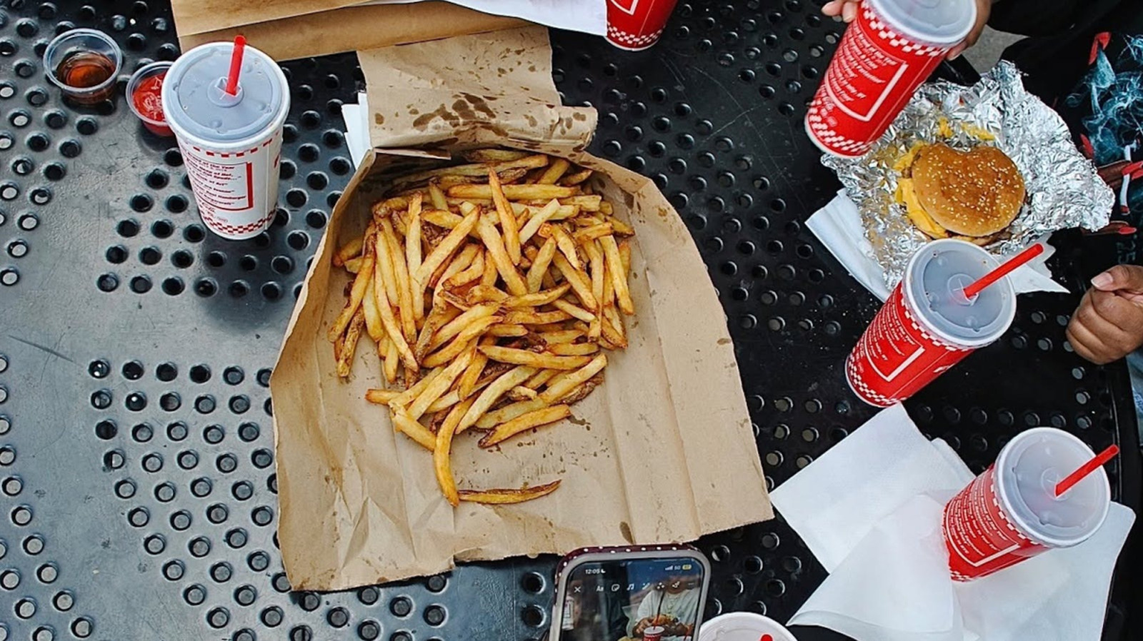 <a href="https://www.foodrepublic.com/2252389/five-guys-extra-french-fries-customers/" target="_blank">Why Five Guys Gives Customers So Many French Fries</a>