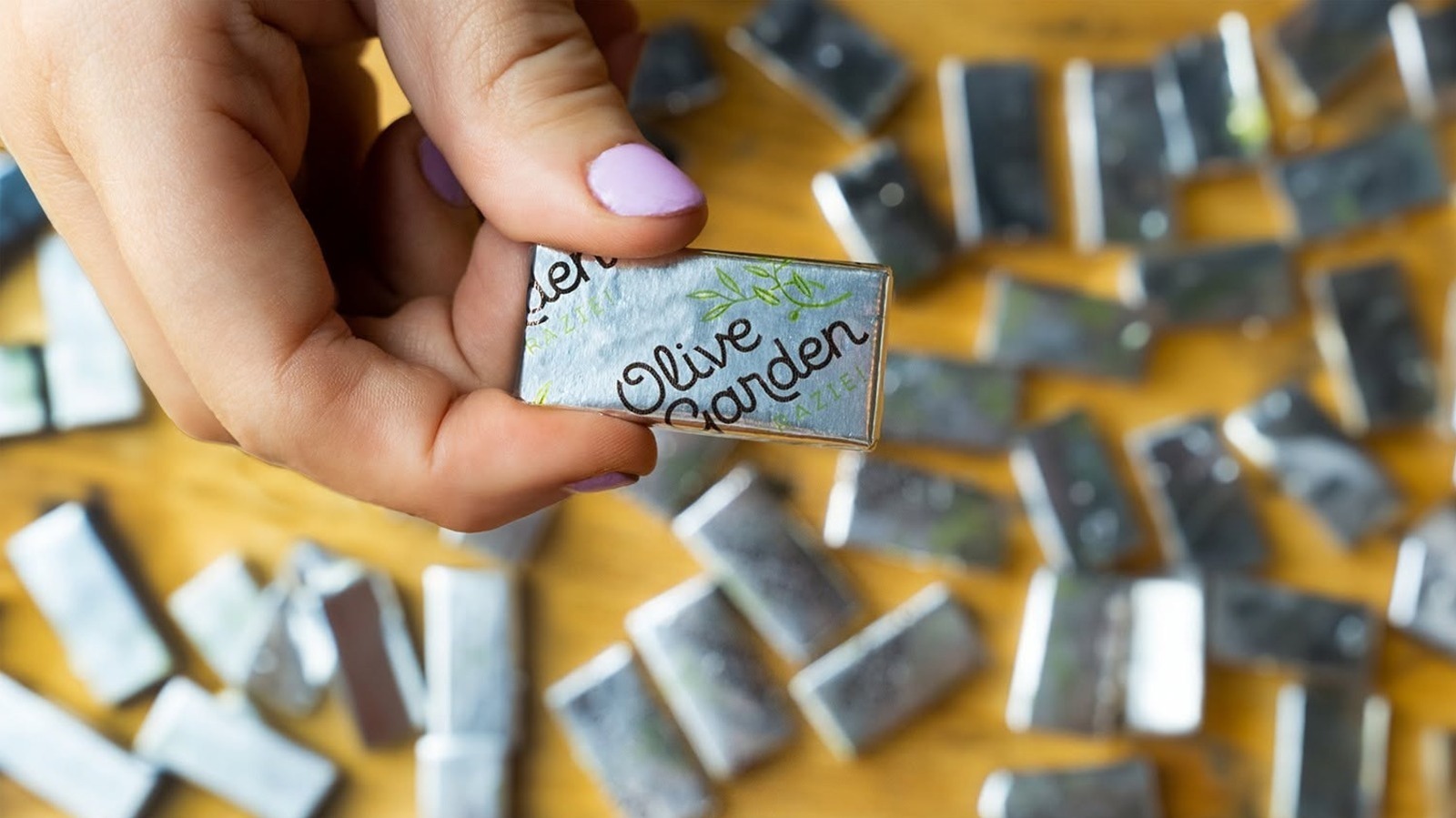 <a href="https://www.foodrepublic.com/2215456/why-free-mints-taste-better-olive-garden/" target="_blank">There’s A Reason Those Complimentary Mints Taste Better At Olive Garden</a>