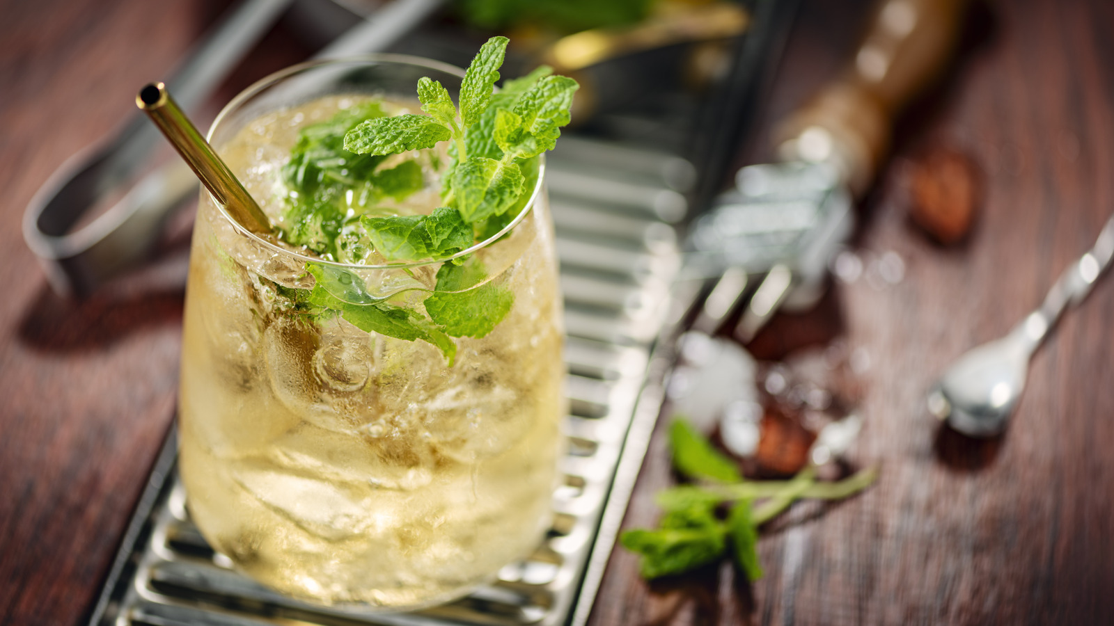 <a href="https://www.foodrepublic.com/1786237/pair-ginger-ale-bourbon-cocktail/" target="_blank">Why Ginger Ale And Bourbon Lead To A Balanced Cocktail Pairing</a>