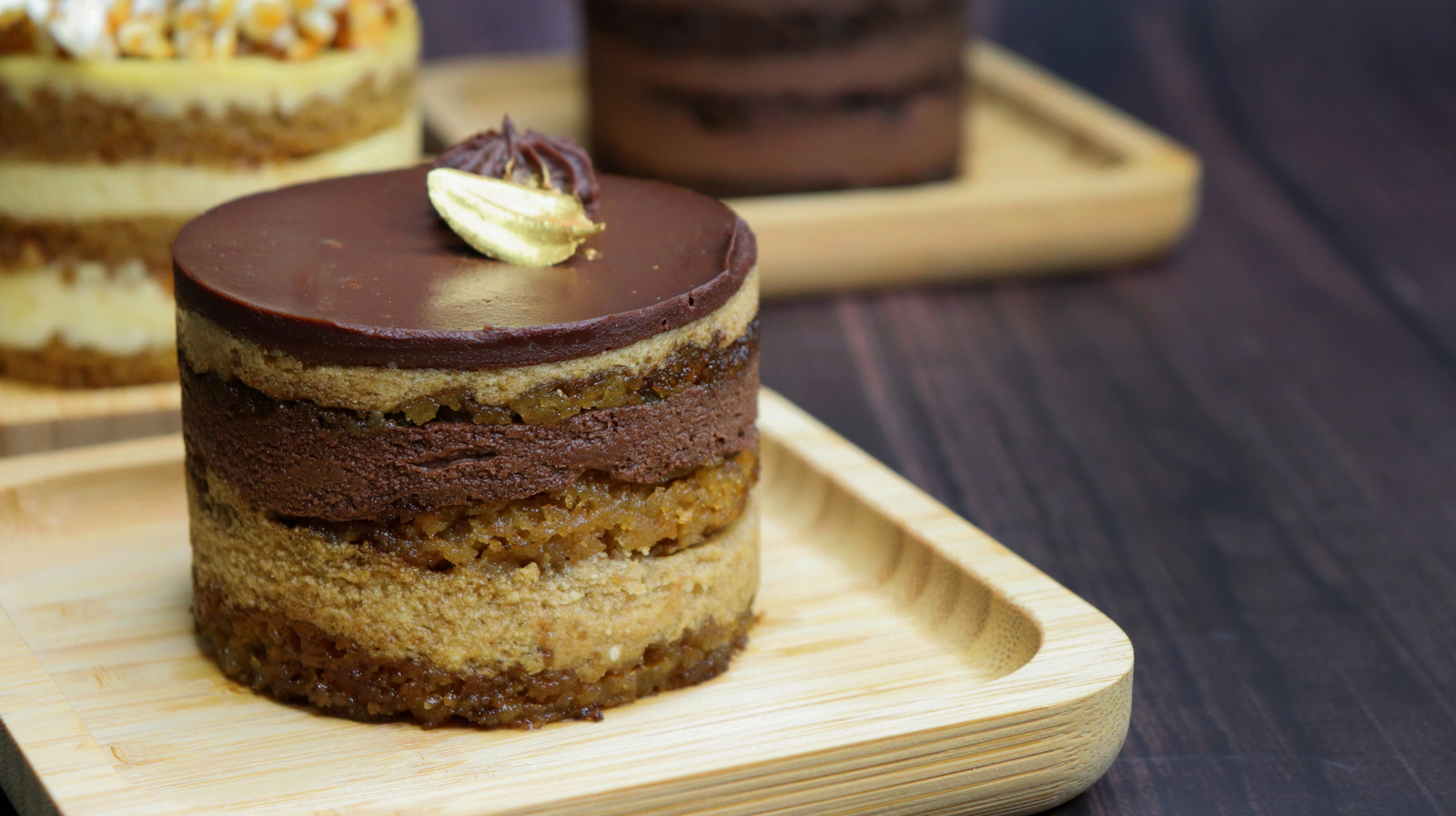 <a href="https://www.foodrepublic.com/1913617/gluten-free-baked-good-oven-tip/" target="_blank">Why Gluten-Free Baked Goods Need More Time In The Oven</a>