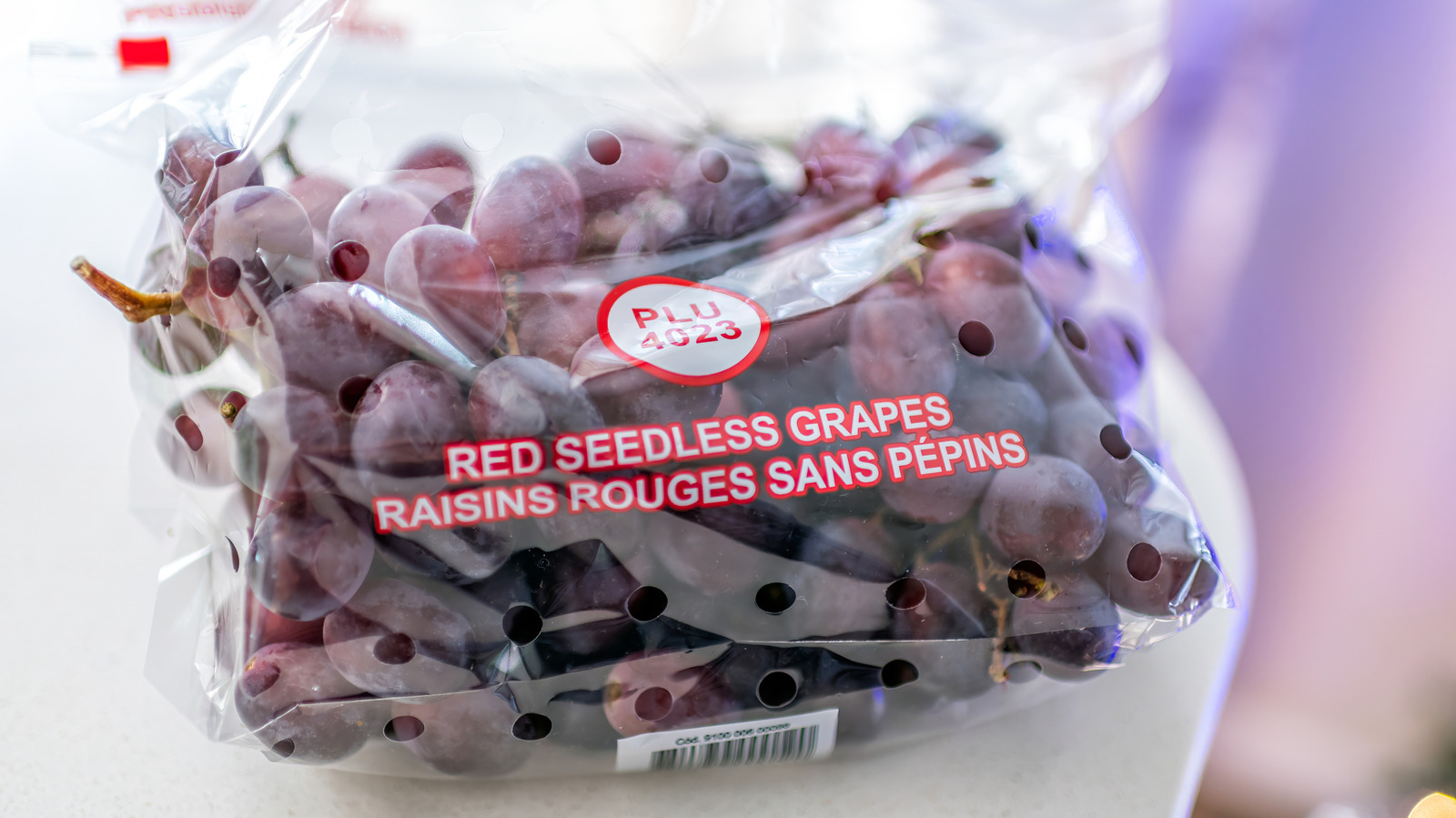 <a href="https://www.foodrepublic.com/2158052/why-grapes-sold-ventilated-bags/" target="_blank">Why Grapes Are Sold In Ventilated Bags</a>