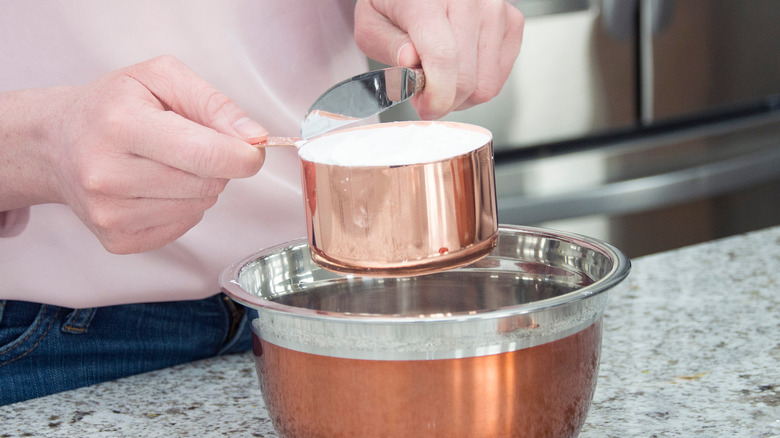 leveling flour for baking