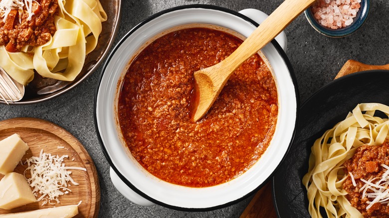 Bolognese sauce with tagliatelle and pappardelle pasta