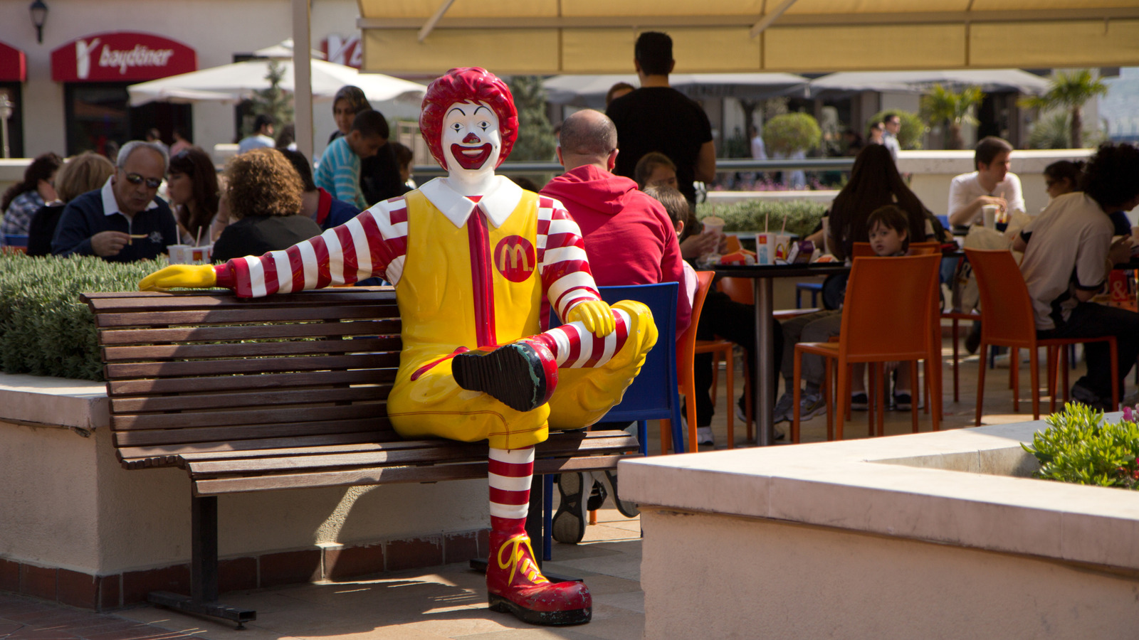 <a href="https://www.foodrepublic.com/1952856/whatever-happened-ronald-mcdonald/" target="_blank">Why Isn’t Ronald McDonald Around Anymore?</a>