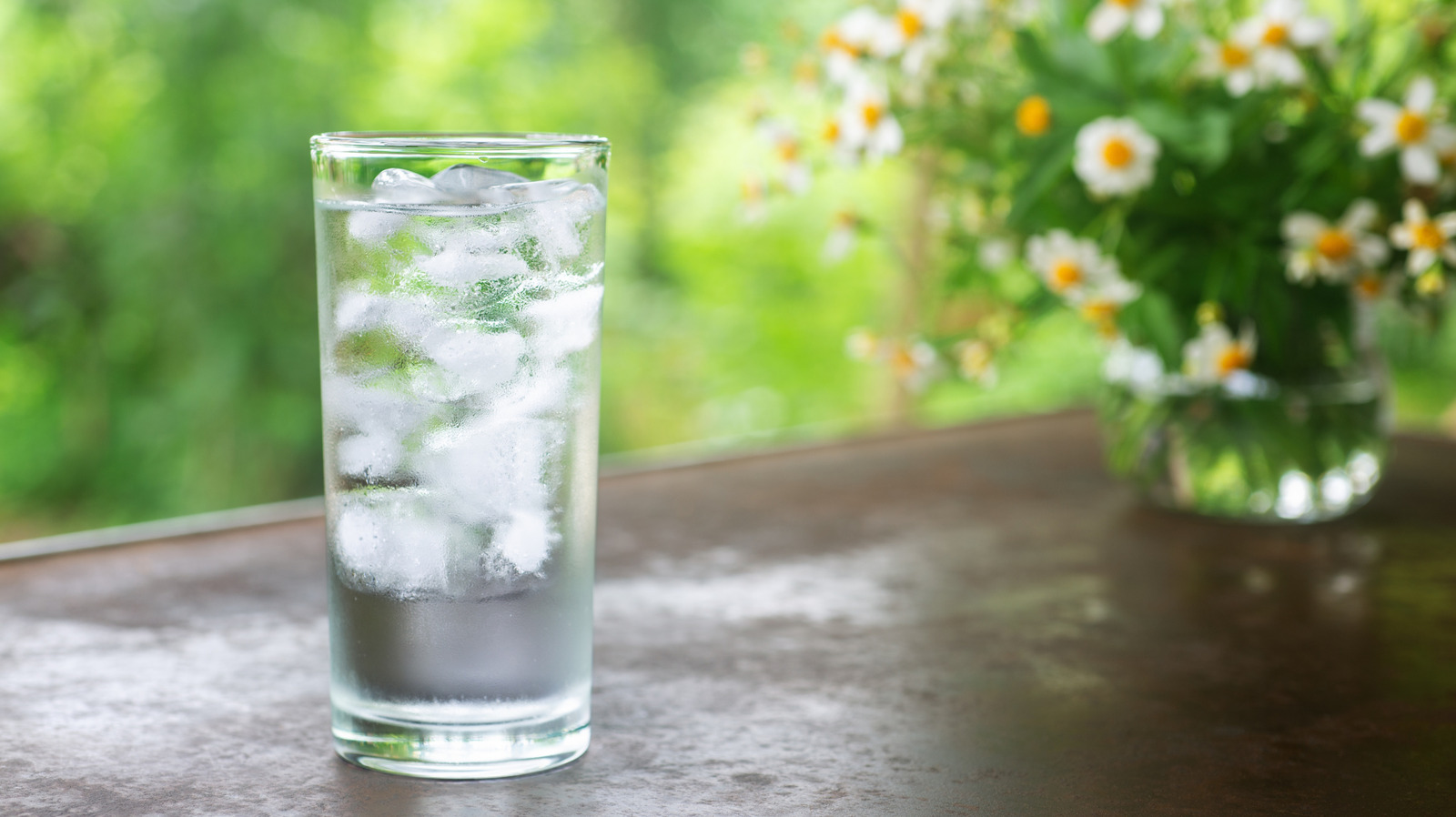 <a href="https://www.foodrepublic.com/1859027/how-to-get-clear-ice-cubes-slow-freeze/" target="_blank">Why It Pays To Slow Freeze Your Ice Cubes</a>
