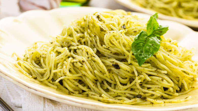 angel hair pasta with basil pesto sauce