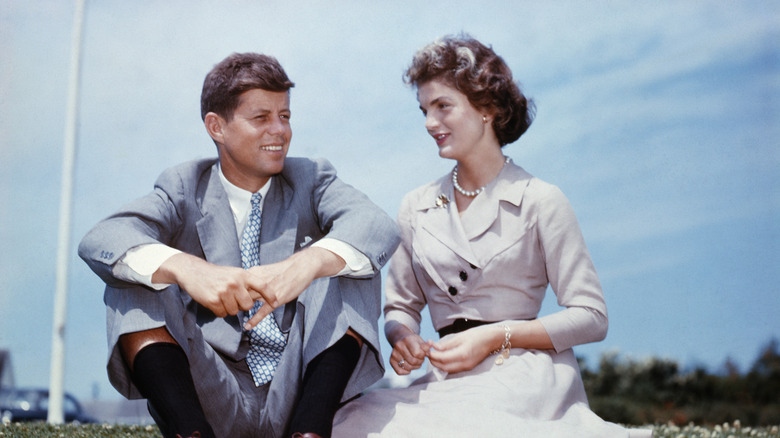 An image of John F Kennedy and Jacqueline Bouvier.