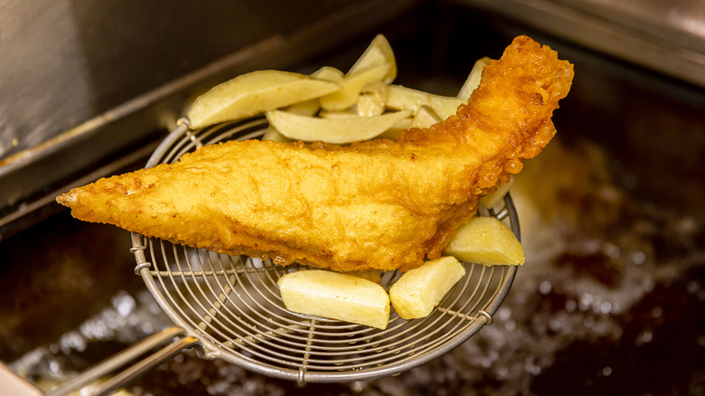 Extracting battered fish and chips from the deep fryer