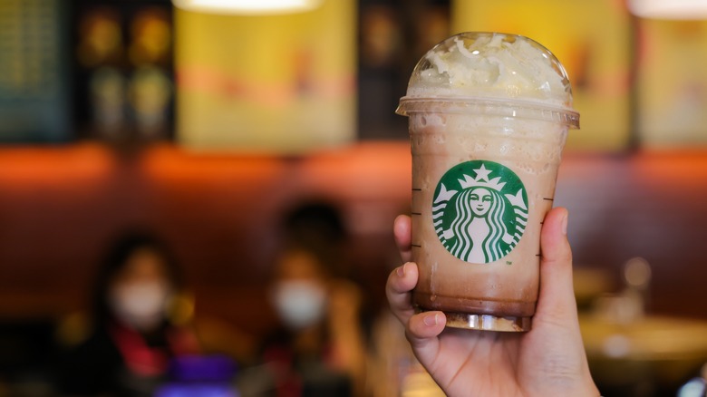 Person holding a Starbucks Frappuccino