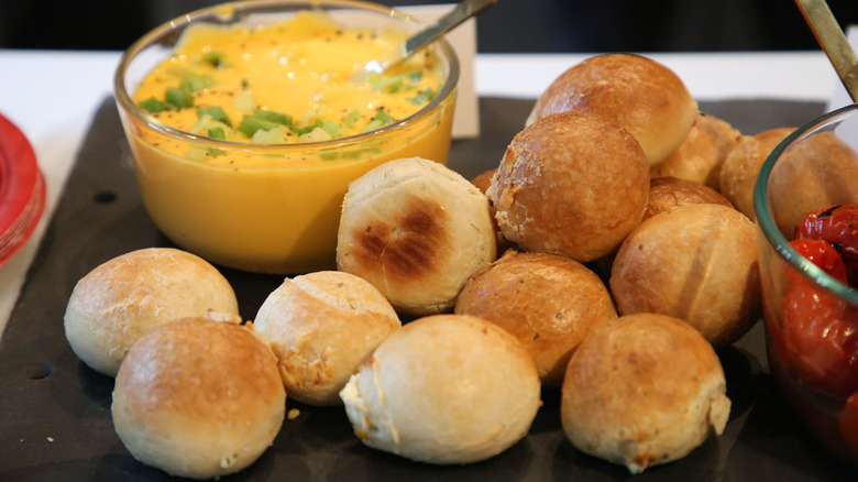 bantam bagels with cheese dip