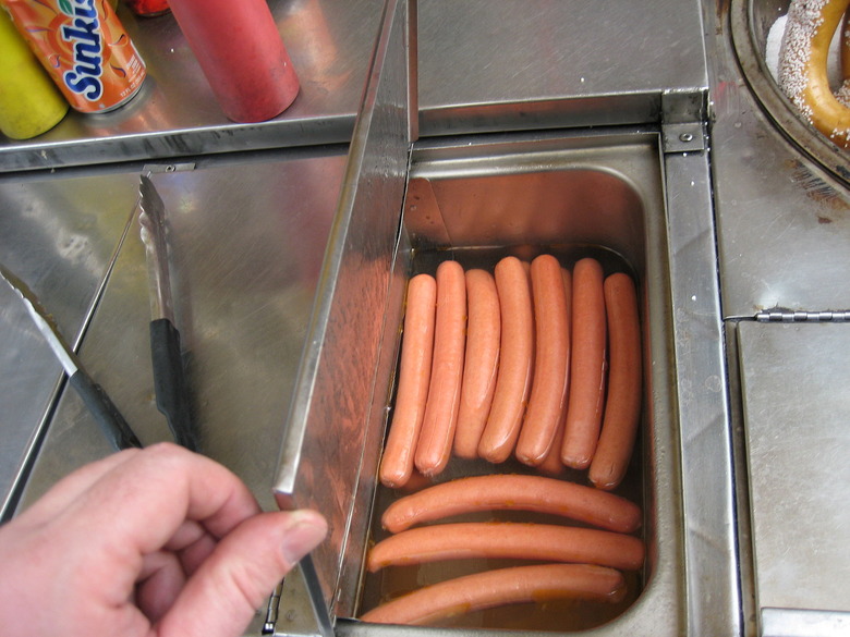 NYC_Hotdog_cart_-_hot_dogs_closeup