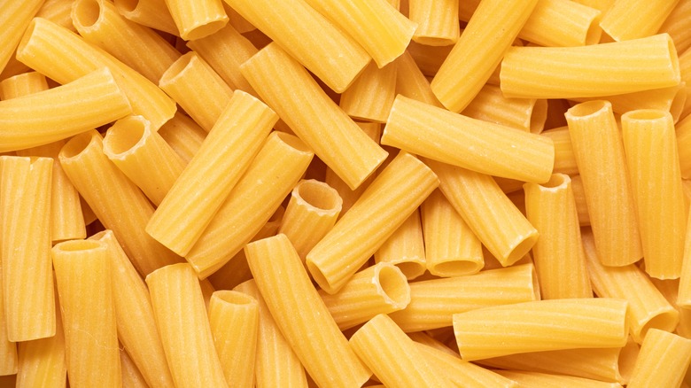 Raw rigatoni pasta