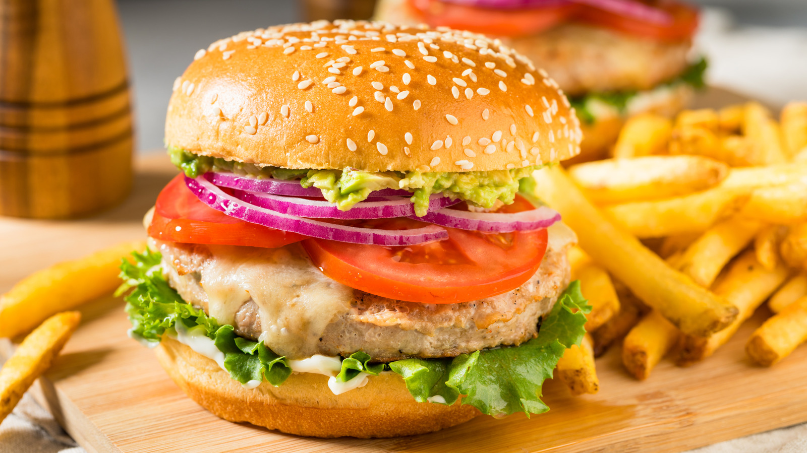 <a href="https://www.foodrepublic.com/2189201/turkey-burgers-fast-food-menu-item/" target="_blank">Why Turkey Burgers Aren’t A Common Fast Food Menu Item</a>