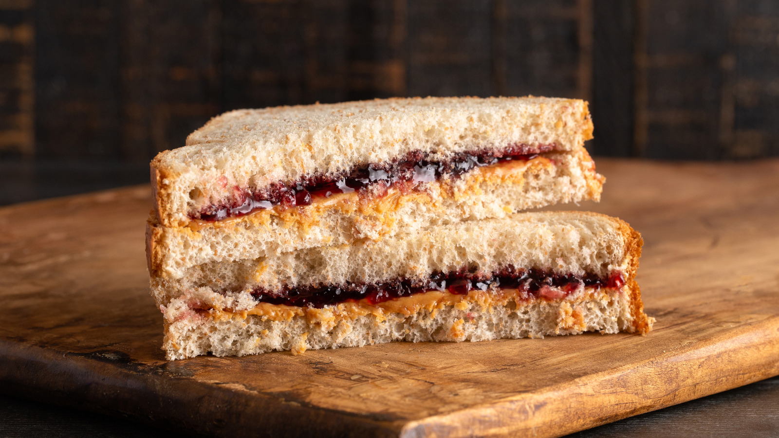 <a href="https://www.foodrepublic.com/1783397/avoid-crusty-bread-peanut-butter-jelly-sandwich/" target="_blank">Why You Should Avoid Crusty Bread When Making A PB&J Sandwich</a>