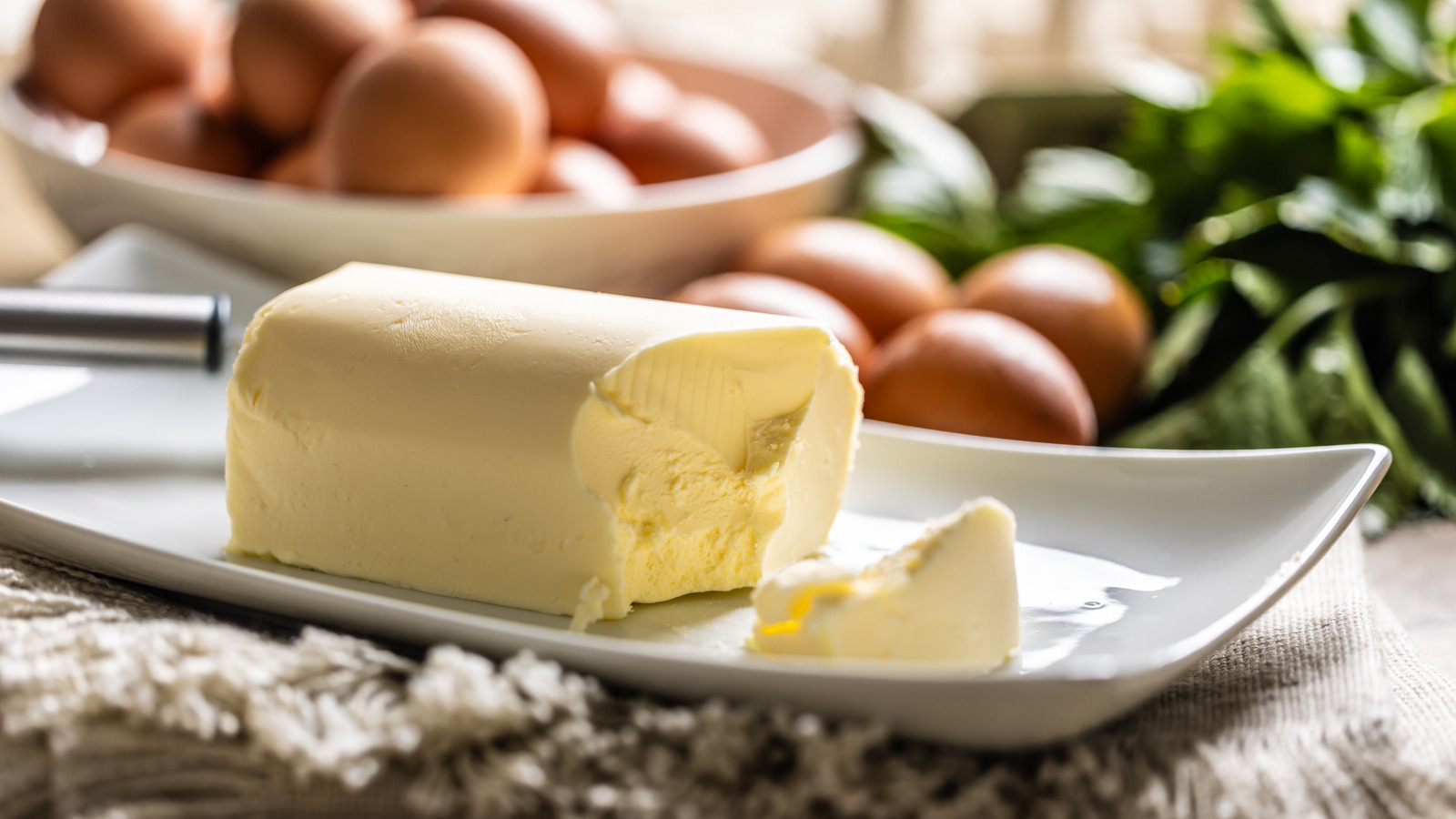 <a href="https://www.foodrepublic.com/1812471/cold-butter-scrambled-eggs/" target="_blank">Why You Should Be Using Cold Butter In Your Scrambled Eggs</a>