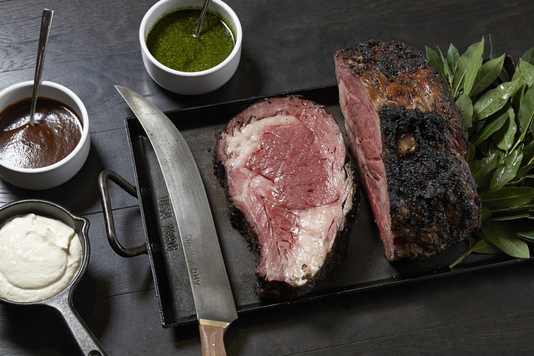 https://www.foodrepublic.com/img/gallery/why-you-should-make-prime-rib-for-the-holidays/intro-import.jpg