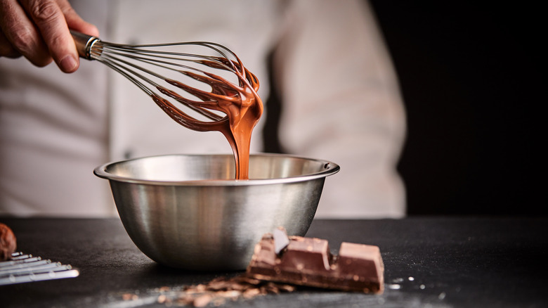 Metal mixing bowl