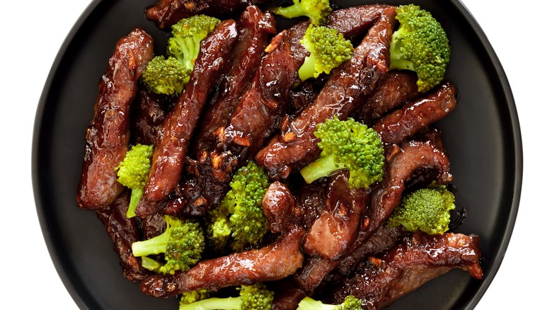 Stir-fried beef and broccoli
