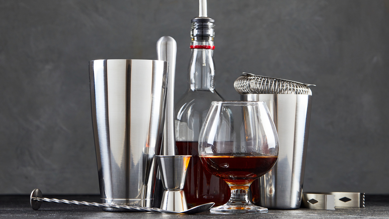 <a href="https://www.foodrepublic.com/1914598/must-have-tools-bar-cart/" target="_blank">X Must-Have Tools You Need For Your Bar Cart</a>