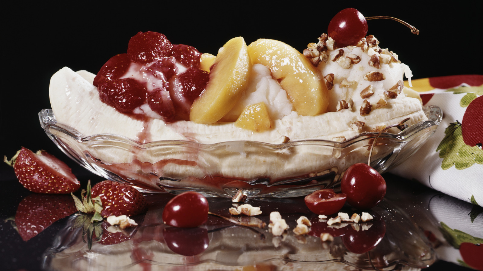 <a href="https://www.foodrepublic.com/1897156/old-school-desserts-will-take-you-back-in-time/" target="_blank">10 Old-School Desserts That’ll Take You Straight Back In Time</a>