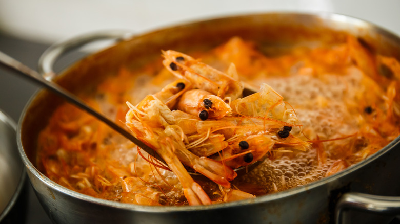 Making shrimp stock