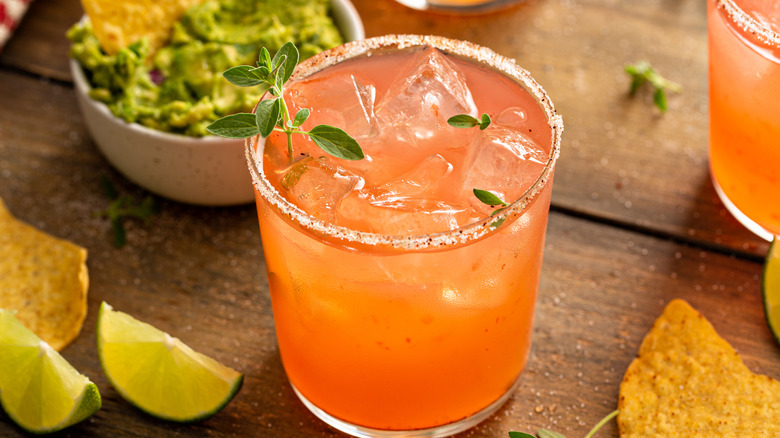 Paloma with ice and snacks